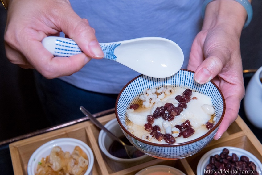 台南市南區台南一鴨六吃脆皮烤鴨在這裡,全新推出雙人、四人份福圓鴨套餐,招牌城旅軒中餐廳,搭配鴨肉的上海菜飯、紅袍孜然香酥等20種鴨料理~城旅軒中餐廳