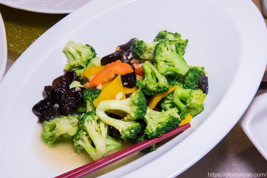 台南市南區台南一鴨六吃脆皮烤鴨在這裡,全新推出雙人、四人份福圓鴨套餐,招牌城旅軒中餐廳,搭配鴨肉的上海菜飯、紅袍孜然香酥等20種鴨料理~城旅軒中餐廳