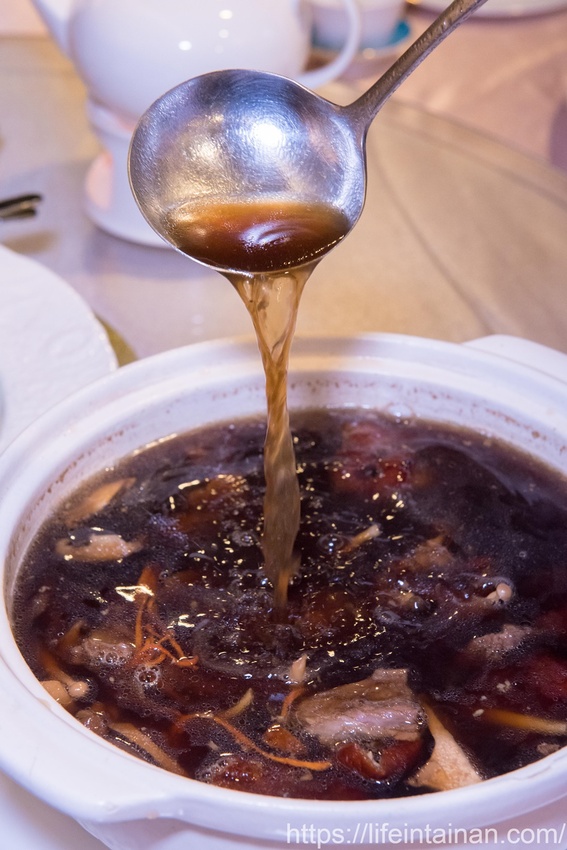 台南市南區台南一鴨六吃脆皮烤鴨在這裡,全新推出雙人、四人份福圓鴨套餐,招牌城旅軒中餐廳,搭配鴨肉的上海菜飯、紅袍孜然香酥等20種鴨料理~城旅軒中餐廳