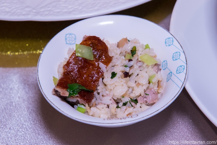 台南市南區台南一鴨六吃脆皮烤鴨在這裡,全新推出雙人、四人份福圓鴨套餐,招牌城旅軒中餐廳,搭配鴨肉的上海菜飯、紅袍孜然香酥等20種鴨料理~城旅軒中餐廳