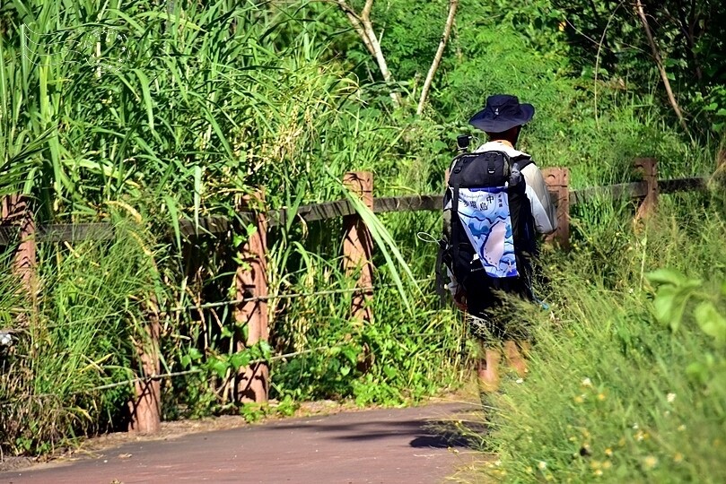 苗栗後龍過港隧道徒步環島背包客