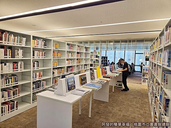 桃園市立圖書館總館20-6樓書區.jpg