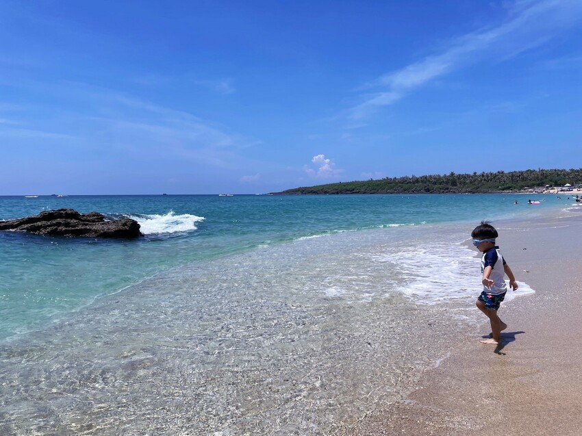 屏東縣恆春鎮【恆春住宿】十二星座庭園渡假會館-尋覓屬於你的命定星座居所,南國慢活心靈綠洲,純白別墅、船型戲水池與燒烤區浪漫燈光,有客廳、浴缸的超大房間,盡享獨特渡假風情!近後壁湖、白沙灣。