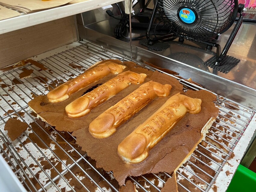 嘉義市東區犬行燒:嘉義隱藏版狗狗造型18公分超長雞蛋糕,火雞肉飯蛋糕太衝擊好吃!手工銅板美食,愛的幸福記憶GOOD LUCK!