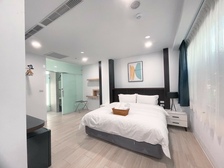 屏東縣恆春鎮【恆春住宿】十二星座庭園渡假會館-尋覓屬於你的命定星座居所,南國慢活心靈綠洲,純白別墅、船型戲水池與燒烤區浪漫燈光,有客廳、浴缸的超大房間,盡享獨特渡假風情!近後壁湖、白沙灣。