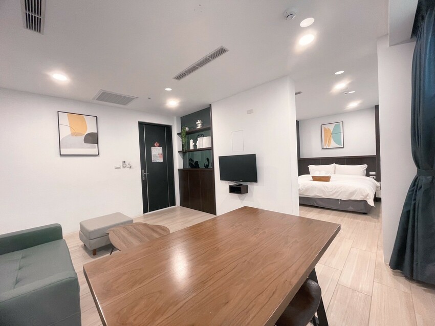 屏東縣恆春鎮【恆春住宿】十二星座庭園渡假會館-尋覓屬於你的命定星座居所,南國慢活心靈綠洲,純白別墅、船型戲水池與燒烤區浪漫燈光,有客廳、浴缸的超大房間,盡享獨特渡假風情!近後壁湖、白沙灣。