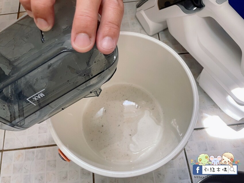 【開箱好物】清潔神器出動！Haier 海爾白小利H2的清潔魔法時間，爸媽的日常救星！汽座、娃娃車全面開戰KO意外，帶你輕鬆擊退髒污！