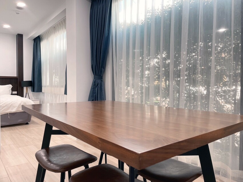 屏東縣恆春鎮【恆春住宿】十二星座庭園渡假會館-尋覓屬於你的命定星座居所,南國慢活心靈綠洲,純白別墅、船型戲水池與燒烤區浪漫燈光,有客廳、浴缸的超大房間,盡享獨特渡假風情!近後壁湖、白沙灣。