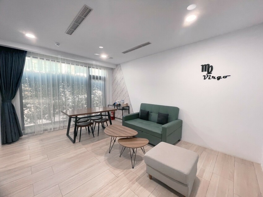 屏東縣恆春鎮【恆春住宿】十二星座庭園渡假會館-尋覓屬於你的命定星座居所,南國慢活心靈綠洲,純白別墅、船型戲水池與燒烤區浪漫燈光,有客廳、浴缸的超大房間,盡享獨特渡假風情!近後壁湖、白沙灣。