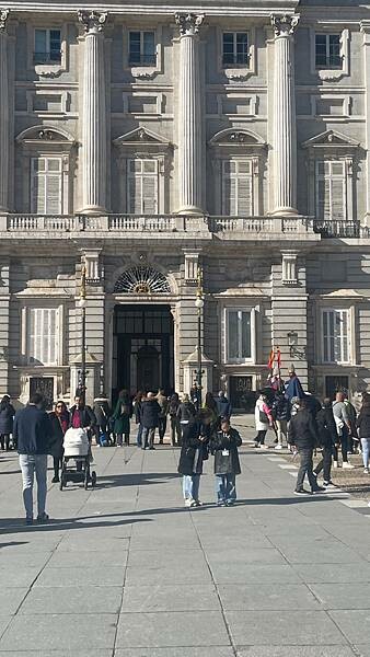 西班牙2024西班牙自由行-馬德里市內景點-馬德里城市原點，太陽廣場，樹與莓果，麗池公園，馬德里王宮