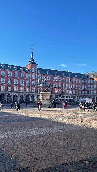 西班牙2024西班牙自由行-馬德里市內景點-馬德里城市原點，太陽廣場，樹與莓果，麗池公園，馬德里王宮