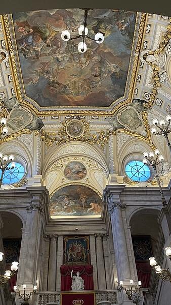 西班牙2024西班牙自由行-馬德里市內景點-馬德里城市原點，太陽廣場，樹與莓果，麗池公園，馬德里王宮