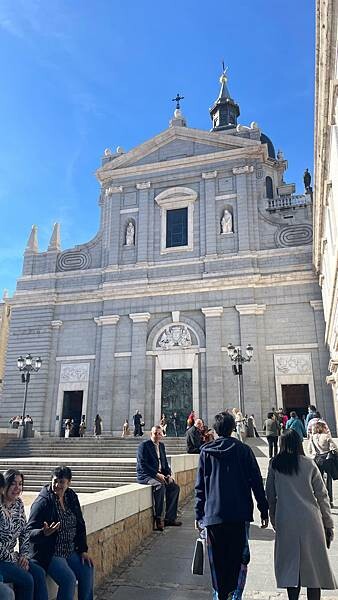 西班牙2024西班牙自由行-馬德里市內景點-馬德里城市原點，太陽廣場，樹與莓果，麗池公園，馬德里王宮