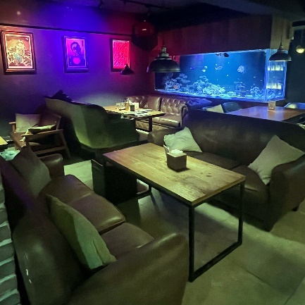 台北市大安區東區餐酒館【台北美食】東區的海底龍宮AQUA Lounge，大安區最浪漫的網紅餐廳！有菜單，東區特色調酒【聚餐推薦】捷運美食【板南線餐廳】