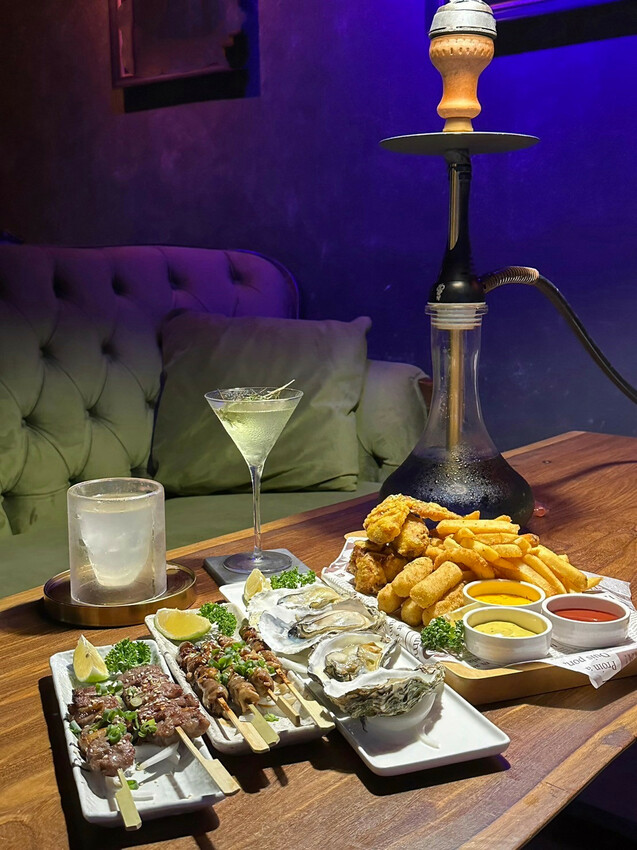 台北市大安區東區餐酒館【台北美食】東區的海底龍宮AQUA Lounge，大安區最浪漫的網紅餐廳！有菜單，東區特色調酒【聚餐推薦】捷運美食【板南線餐廳】