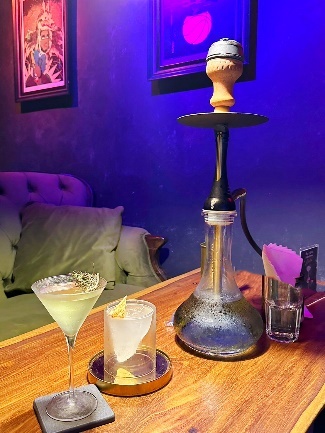 台北市大安區東區餐酒館【台北美食】東區的海底龍宮AQUA Lounge，大安區最浪漫的網紅餐廳！有菜單，東區特色調酒【聚餐推薦】捷運美食【板南線餐廳】