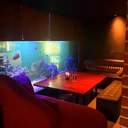 台北市大安區東區餐酒館【台北美食】東區的海底龍宮AQUA Lounge，大安區最浪漫的網紅餐廳！有菜單，東區特色調酒【聚餐推薦】捷運美食【板南線餐廳】