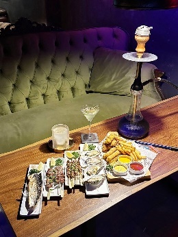 台北市大安區東區餐酒館【台北美食】東區的海底龍宮AQUA Lounge，大安區最浪漫的網紅餐廳！有菜單，東區特色調酒【聚餐推薦】捷運美食【板南線餐廳】