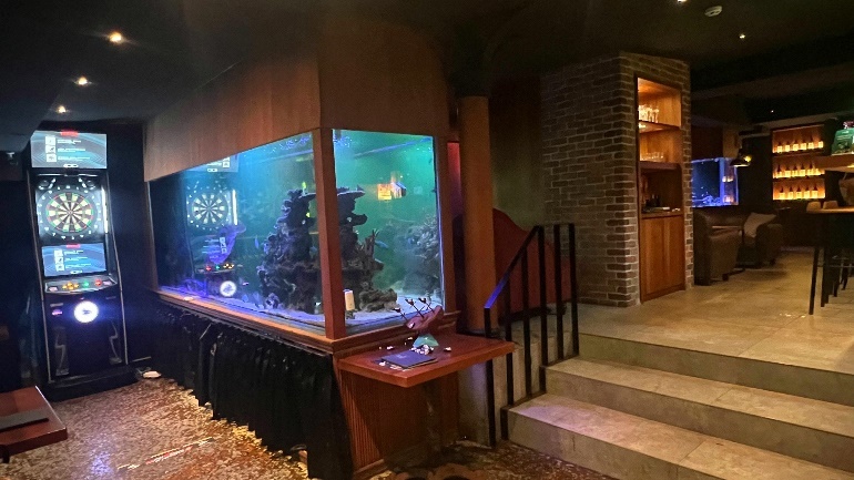 台北市大安區東區餐酒館【台北美食】東區的海底龍宮AQUA Lounge，大安區最浪漫的網紅餐廳！有菜單，東區特色調酒【聚餐推薦】捷運美食【板南線餐廳】