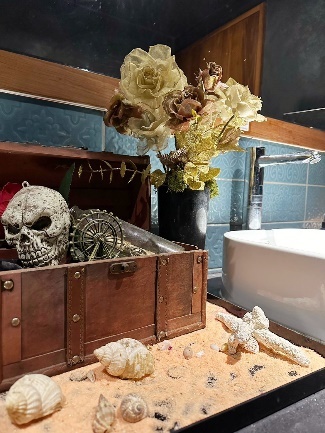 台北市大安區東區餐酒館【台北美食】東區的海底龍宮AQUA Lounge，大安區最浪漫的網紅餐廳！有菜單，東區特色調酒【聚餐推薦】捷運美食【板南線餐廳】