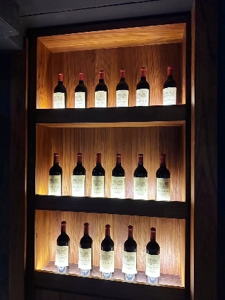 台北市大安區東區餐酒館【台北美食】東區的海底龍宮AQUA Lounge，大安區最浪漫的網紅餐廳！有菜單，東區特色調酒【聚餐推薦】捷運美食【板南線餐廳】