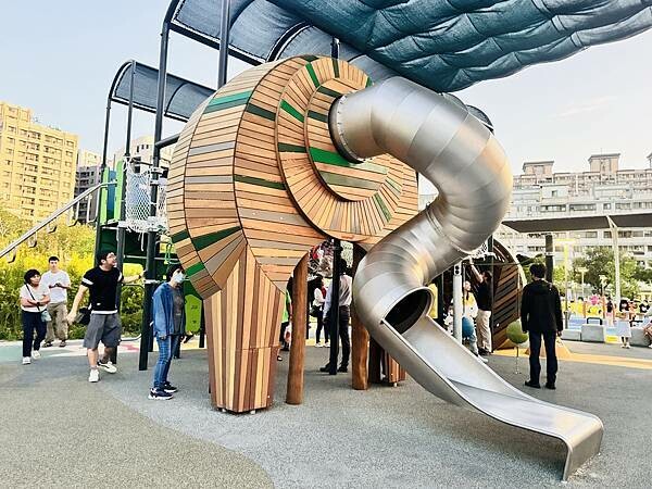 ★台中親子景點推薦★台中最新特色遊戲場『豬事圓滿公園』,全台