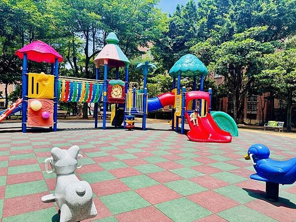 ★桃園親子景點推薦★以車車為主題的『中壢五權親子館』,超擬真