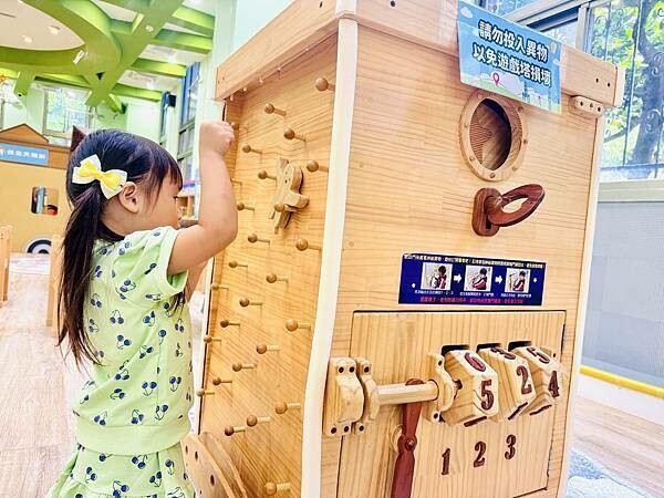 ★桃園親子景點推薦★以車車為主題的『中壢五權親子館』,超擬真