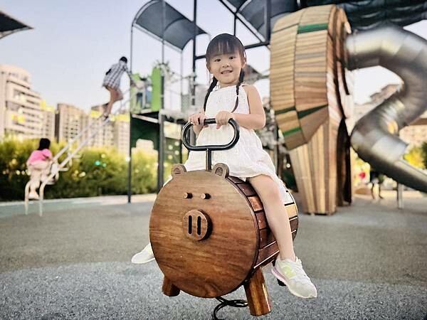 ★台中親子景點推薦★台中最新特色遊戲場『豬事圓滿公園』,全台