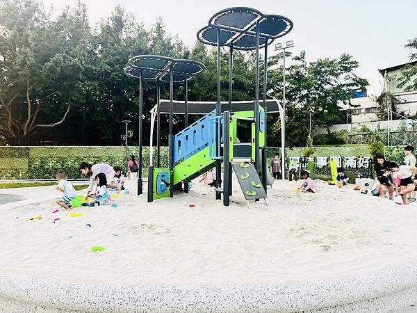 ★台中親子景點推薦★台中最新特色遊戲場『豬事圓滿公園』,全台
