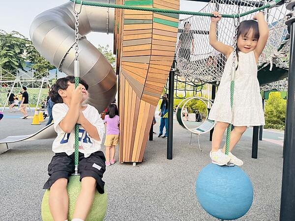 ★台中親子景點推薦★台中最新特色遊戲場『豬事圓滿公園』,全台