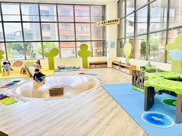 ★桃園親子景點推薦★以車車為主題的『中壢五權親子館』,超擬真