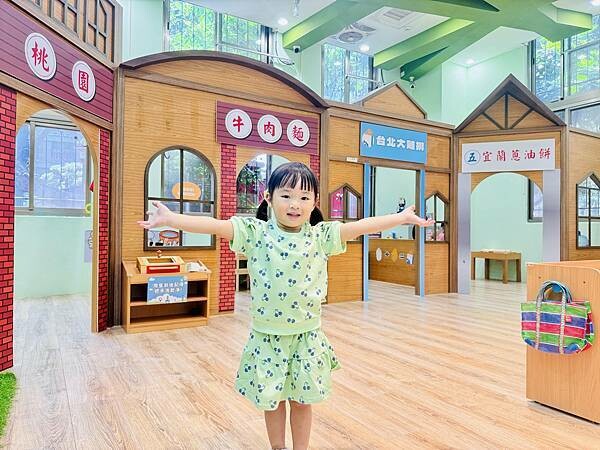 ★桃園親子景點推薦★以車車為主題的『中壢五權親子館』,超擬真