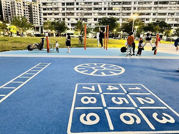 ★台中親子景點推薦★台中最新特色遊戲場『豬事圓滿公園』,全台