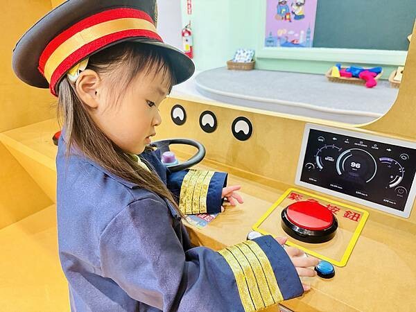 ★桃園親子景點推薦★以車車為主題的『中壢五權親子館』,超擬真