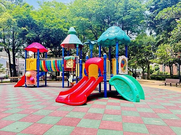 ★桃園親子景點推薦★以車車為主題的『中壢五權親子館』,超擬真