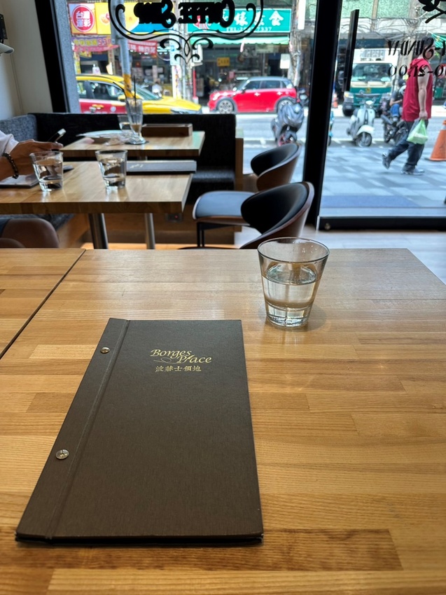 台北市大同區【波赫士領地精品咖啡館 昌吉店 BorgesPlace 提拉米蘇 千層蛋糕】台北民權西路情侶約會早午餐推薦