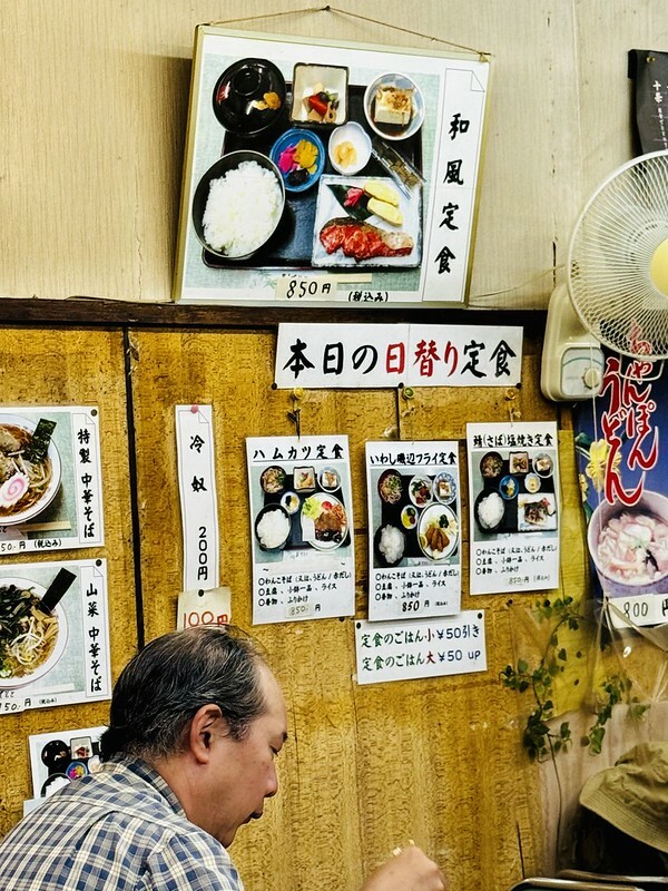 日本日本旅遊｜關西 ｜京都｜創業於明治11年的百年定食店「生そば 常盤」，我想這應該是我在日本吃過最便宜定食