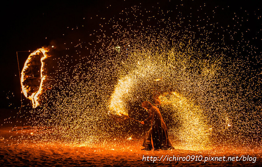新北市金山區【新北活動】2024北海夜金閃閃-北海潮與火│金山中角灣衝浪基地沙灘區│交通‧公車‧台灣好行│如何拍火舞‧拍攝