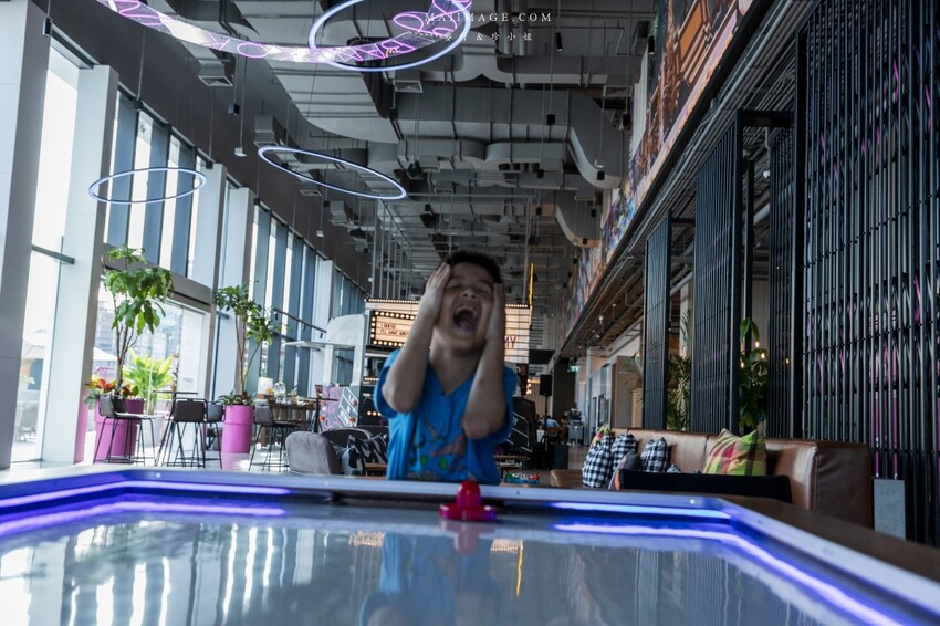 泰國【泰國曼谷住宿推薦】MOXY BANGKOK RATCHAPRASONG ～曼谷全新開幕的時尚飯店，近BTS Siam站去四面佛、水門