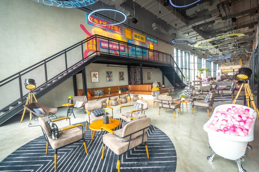 泰國【泰國曼谷住宿推薦】MOXY BANGKOK RATCHAPRASONG ～曼谷全新開幕的時尚飯店，近BTS Siam站去四面佛、水門