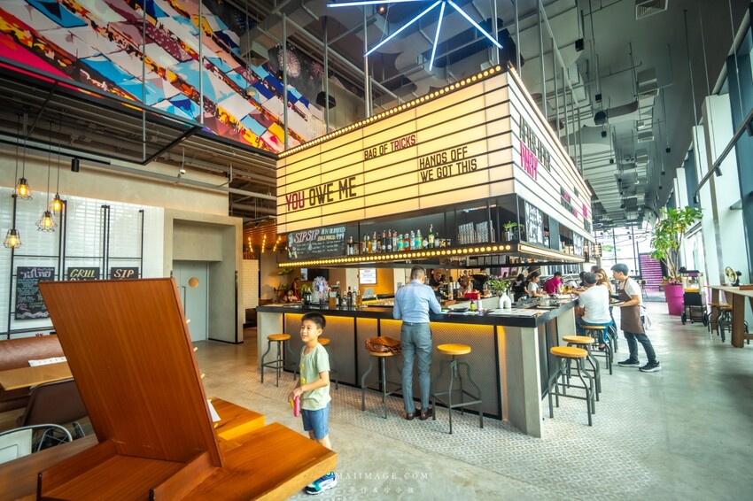 泰國【泰國曼谷住宿推薦】MOXY BANGKOK RATCHAPRASONG ～曼谷全新開幕的時尚飯店，近BTS Siam站去四面佛、水門