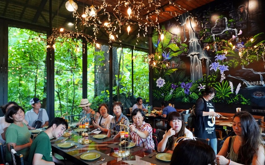 普吉島超人氣三隻猴子餐廳!原始叢林美景中的下午茶,搭配刺激的滑索體驗。