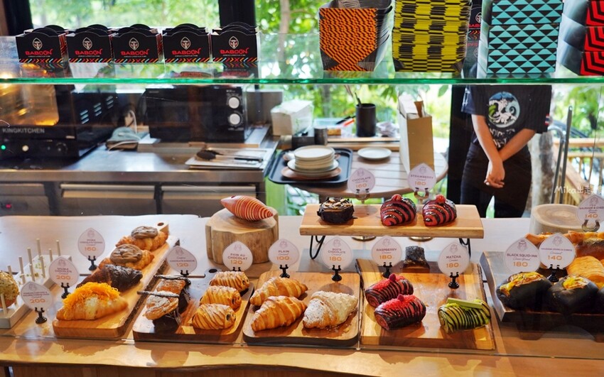 普吉島超人氣三隻猴子餐廳!原始叢林美景中的下午茶,搭配刺激的滑索體驗。