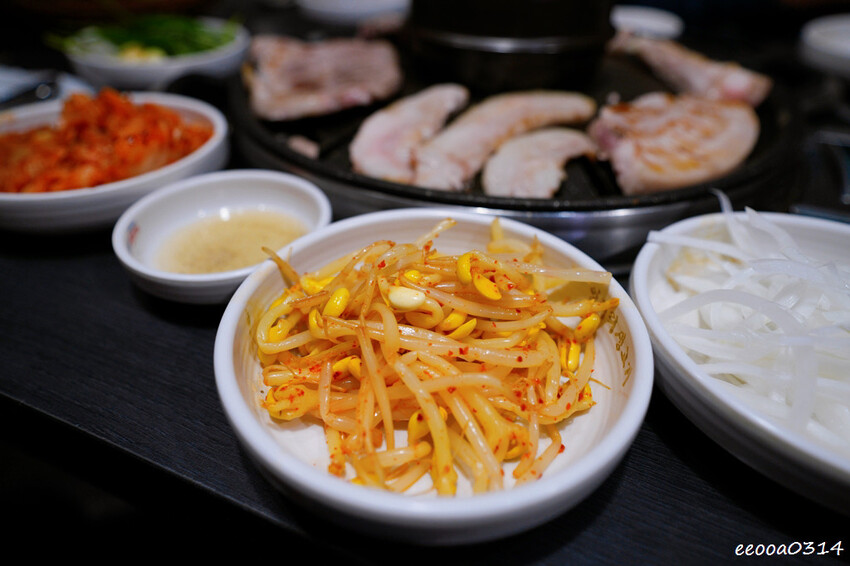 釜山烤肉吃到飽「荒謬的生肉」,台幣不到300元五花肉、豬頸肉 釜山烤肉吃到飽「荒謬的生肉」,台幣不到300元五花肉、豬頸肉