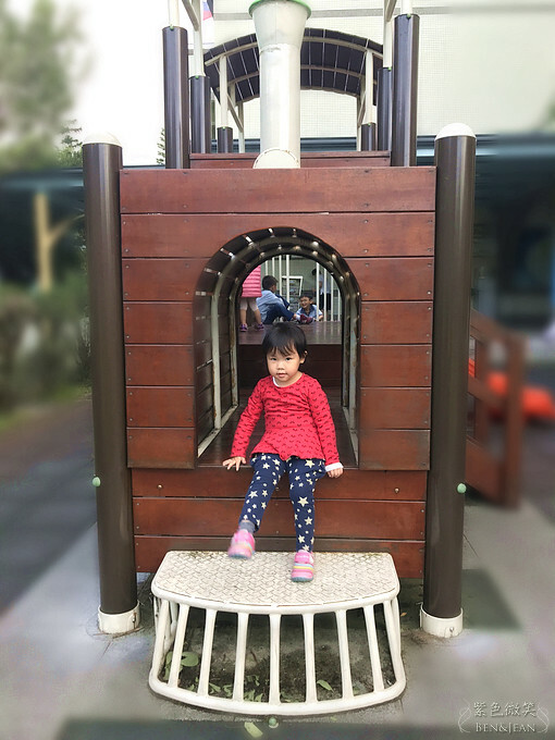 宜蘭縣宜蘭市宜蘭中山國小滑溜梯》5個遊戲區13道溜滑梯,大碗公溜滑梯、二層樓磨石子溜滑梯、帆船造型的溜滑梯、幼兒園