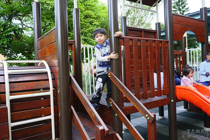 宜蘭縣宜蘭市宜蘭中山國小滑溜梯》5個遊戲區13道溜滑梯,大碗公溜滑梯、二層樓磨石子溜滑梯、帆船造型的溜滑梯、幼兒園