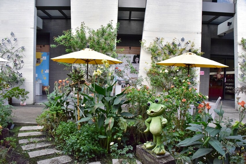 苗栗頭屋鄉|雅聞七里香玫瑰森林 依山型建造為主題的玫瑰花園 雅聞觀光工廠玫瑰季 全台五館免門票免費開放入園|西莉亞玩樂人生 苗栗頭屋鄉|雅聞七里香玫瑰森林 唯一 雅聞觀光工廠