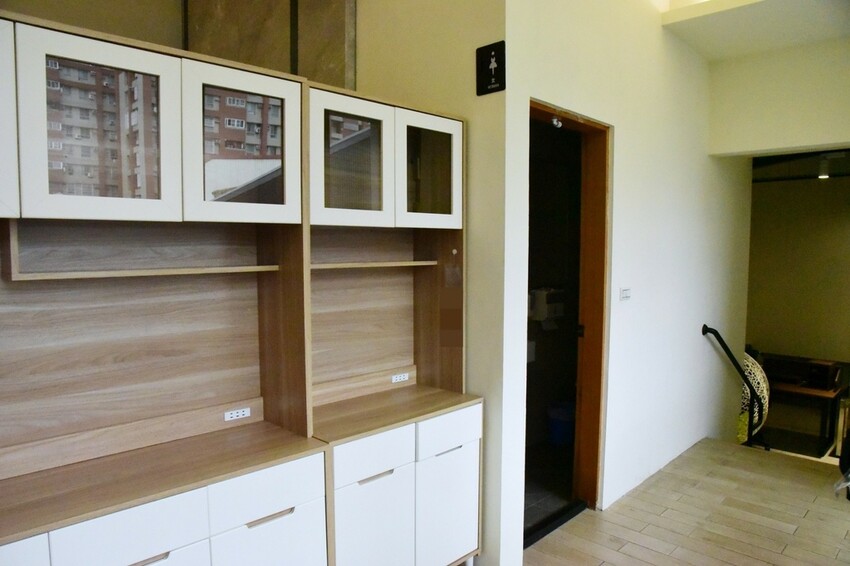 億家具批發倉庫 高雄店|