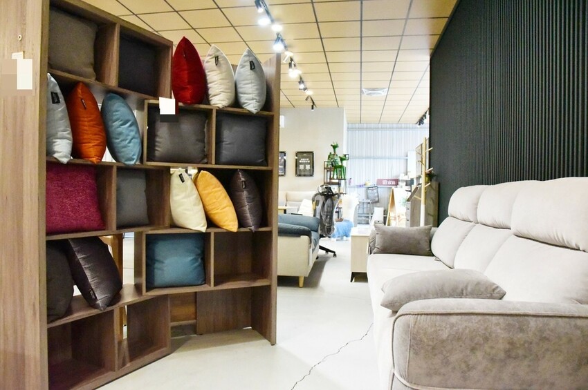 億家具批發倉庫 屏東店|